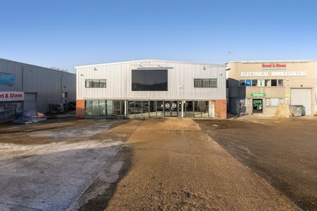 Showroom / Warehouse unit, 4-12 Kempson Close, Aylesbury, E (Commercial / Business / Service) / Industrial / Retail To Let - 101955_4-12-Kempson-Close-Gatehouse-Way (3)_NEW 2.jpg
