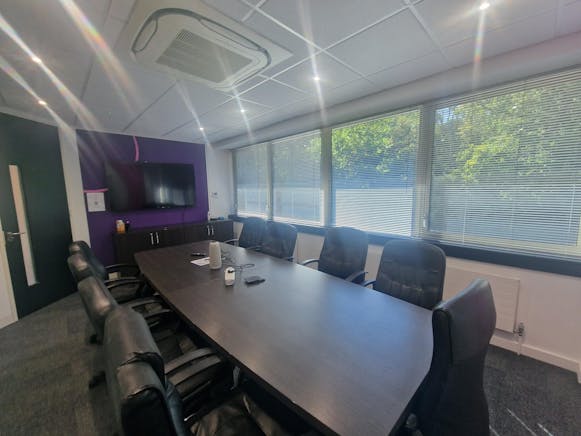 5 Elmwood, Basingstoke, Office To Let - 20250919_144916.jpg