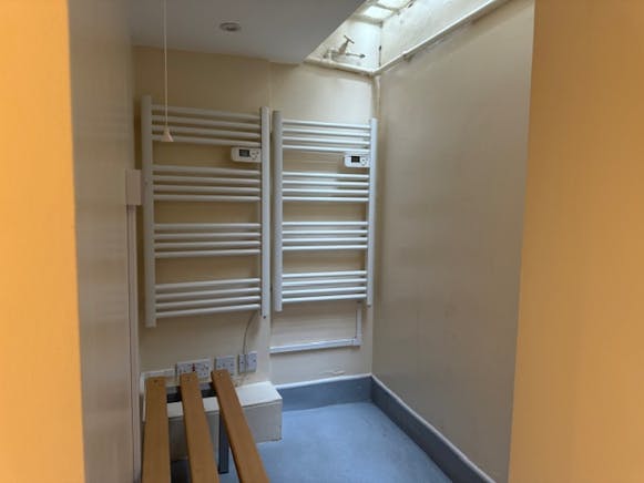 130 Fleet Street, London, Offices To Let - Bmt shower room - changing area