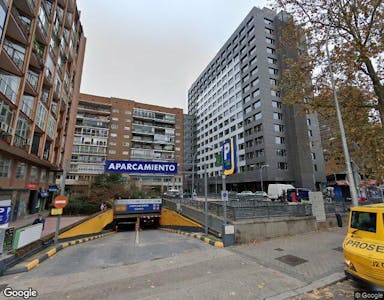 AC Hotel Cuzco, Paseo De La Castellana 133, Madrid, Retail To Let - Street View