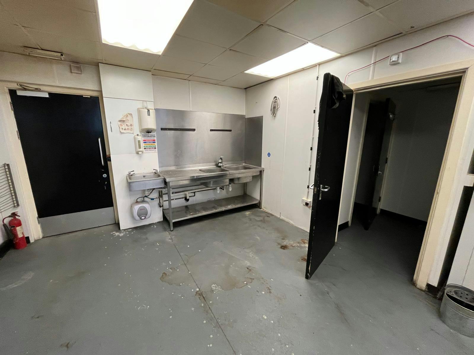 7 Berwick Parade, Stockport, Restaurant / Retail To Let - IMG20250605WA0019.jpg