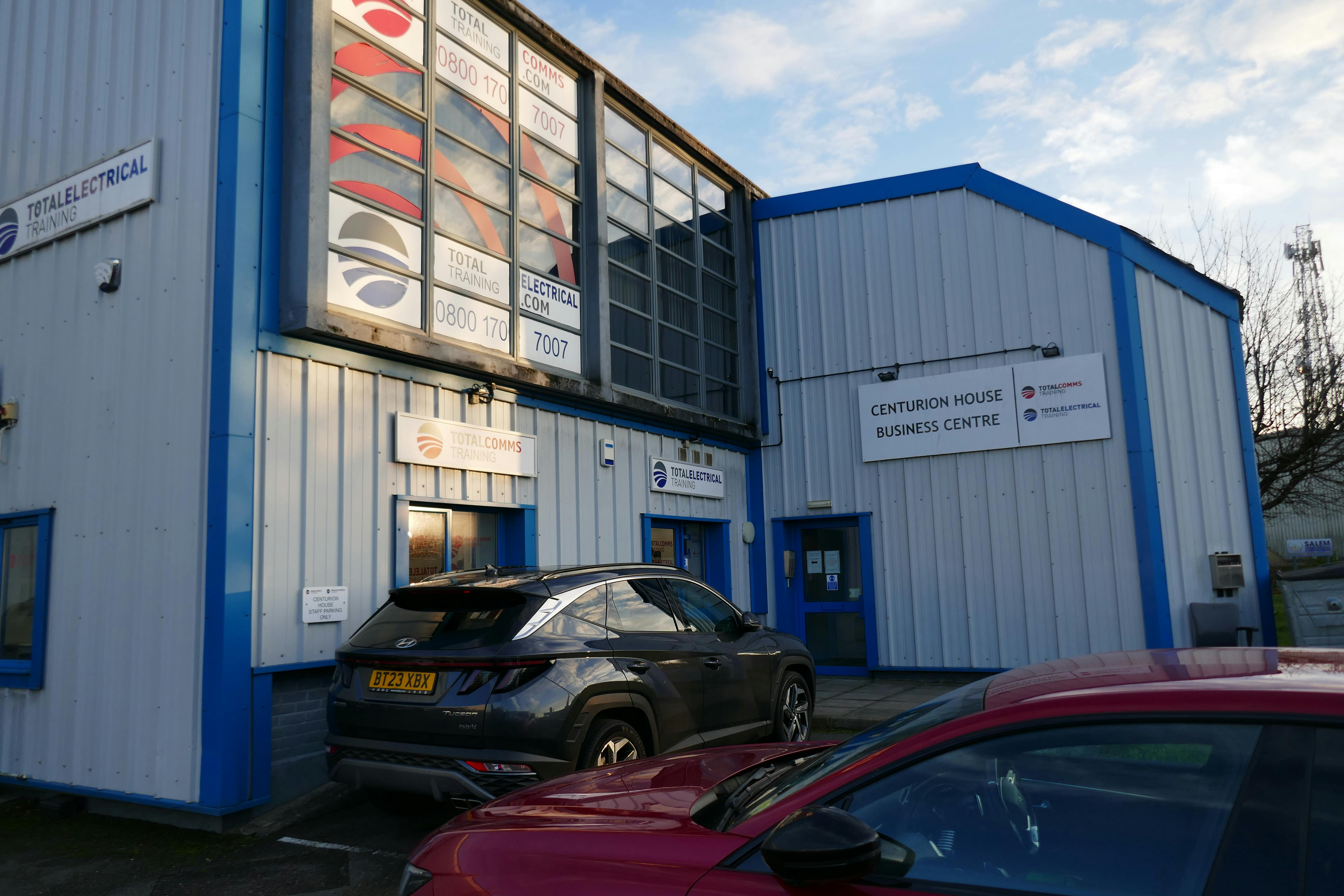 Unit 13, New Horizon Business Cente, Harlow, Offices To Let / For Sale - P1010379.JPG