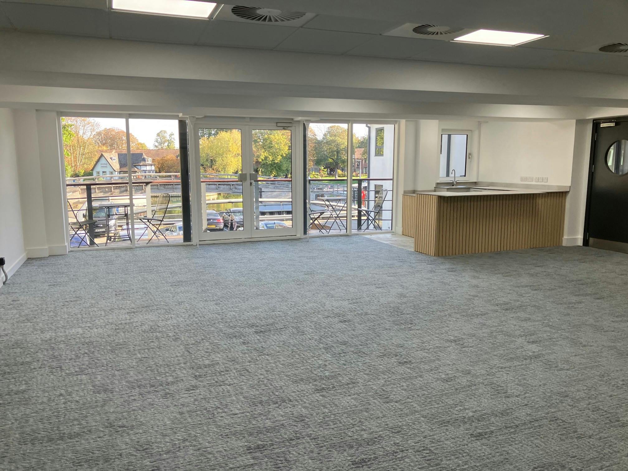 Office in Staines-upon-Thames - photo 4