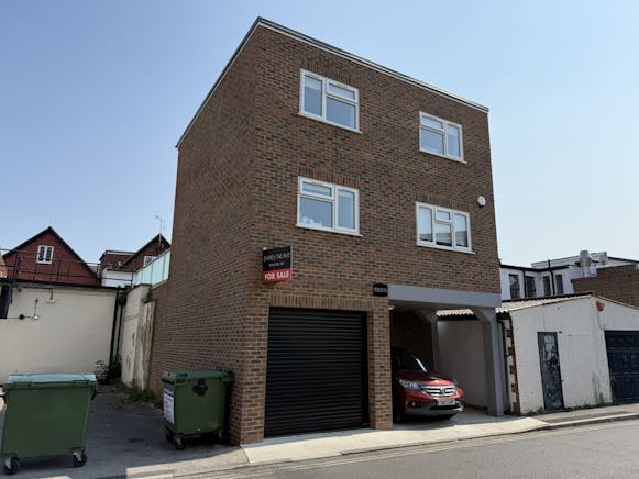 42-44 High Street, Walton-on-Thames, Investments / Retail For Sale - IMG_3557.JPEG