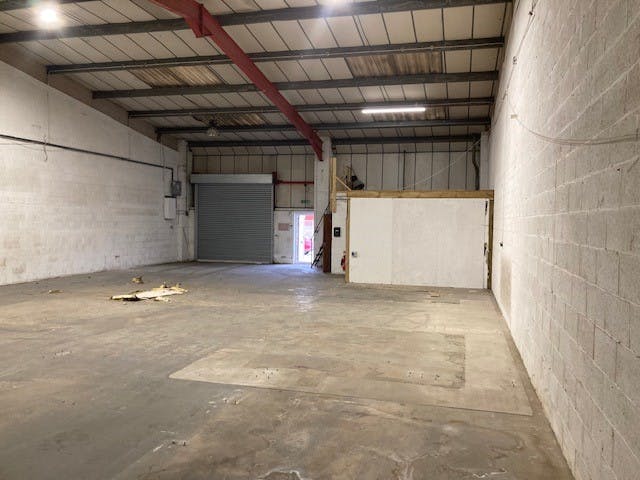 Unit 39, Longshot Industrial Estate, Bracknell, Industrial To Let - Unit 39 internal.jpg