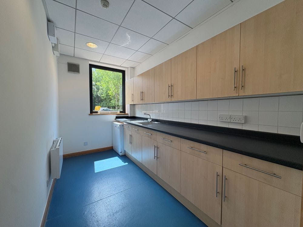 Unit 11-12 Somerville Court, Banbury, Office To Let / For Sale - image00086.jpg