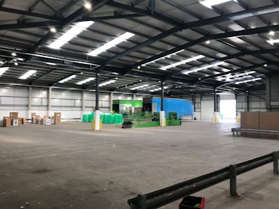 Unit 6, Waterside Drive, Slough, Industrial To Let - IMG_1866_l_gal.jpg