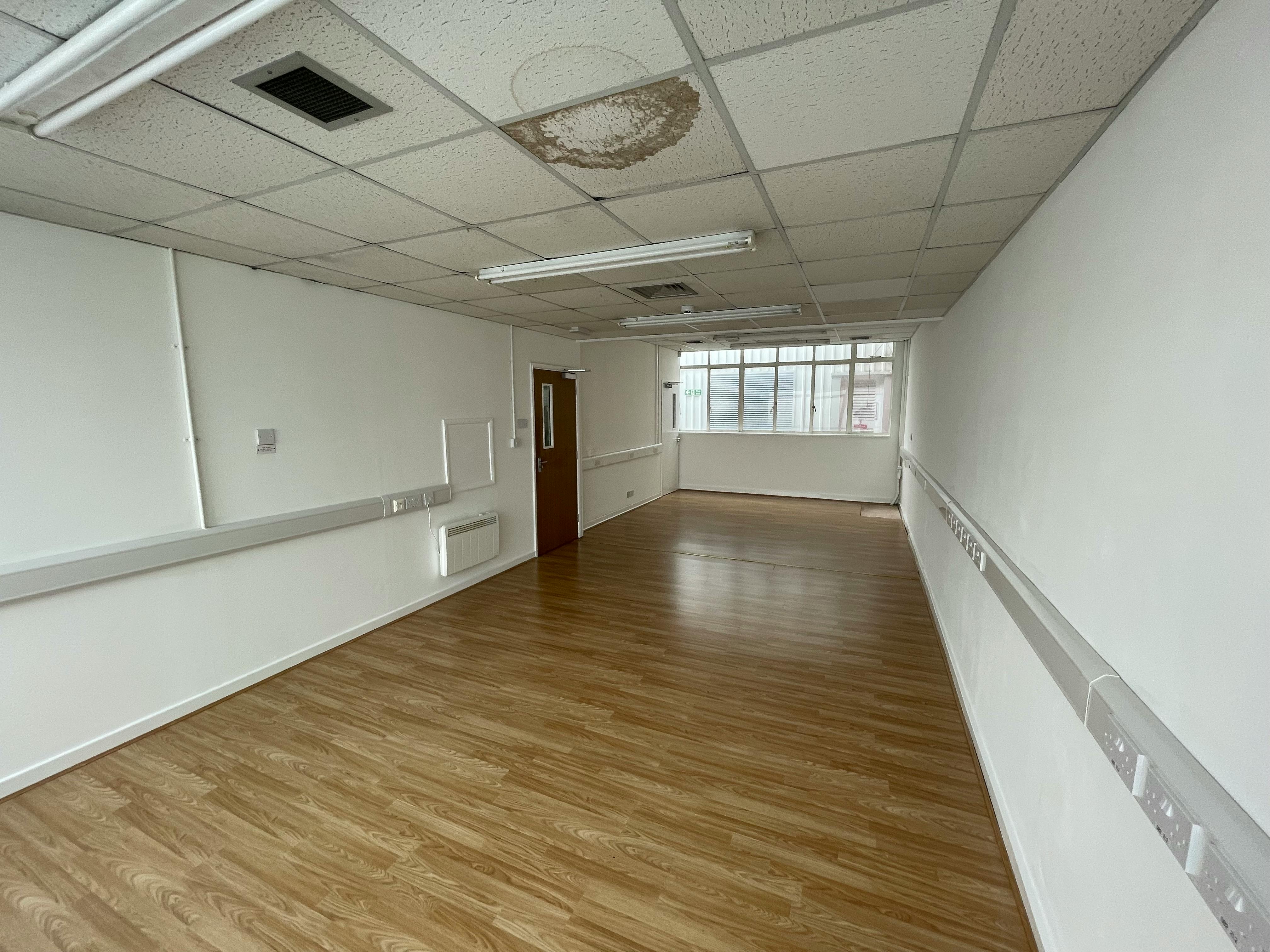 Office in Harlow - photo 2