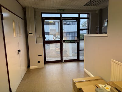 32 The Metro Centre, Watford, Office For Sale - IMG_4855.jpg