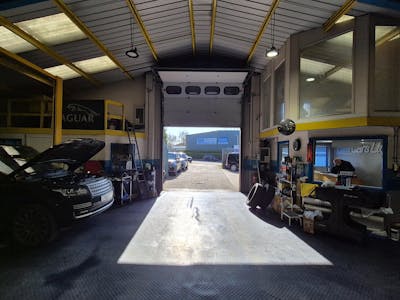 Unit 18, Stockport, Industrial/Logistics / Trade Counter To Let - 20260304_103056.jpg