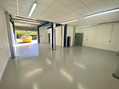 Unit 17 The Bell Centre, Crawley, Industrial / Warehouse To Let - IMG_0159.jpeg