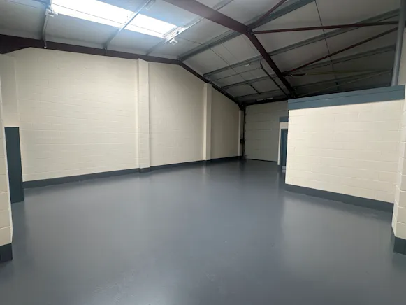 Unit 9, Newmarket, Industrial To Let - IMG_7406.JPG