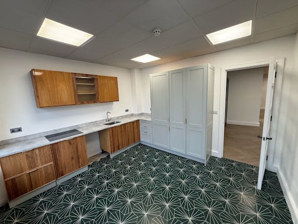 Unit 15, Falcon Court, Earlsfield, Industrial To Let - Kitchen.JPG