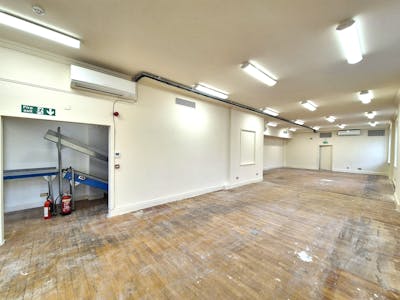 2 Warren Street, Stockport, Retail To Let - 20260331_111701.jpg