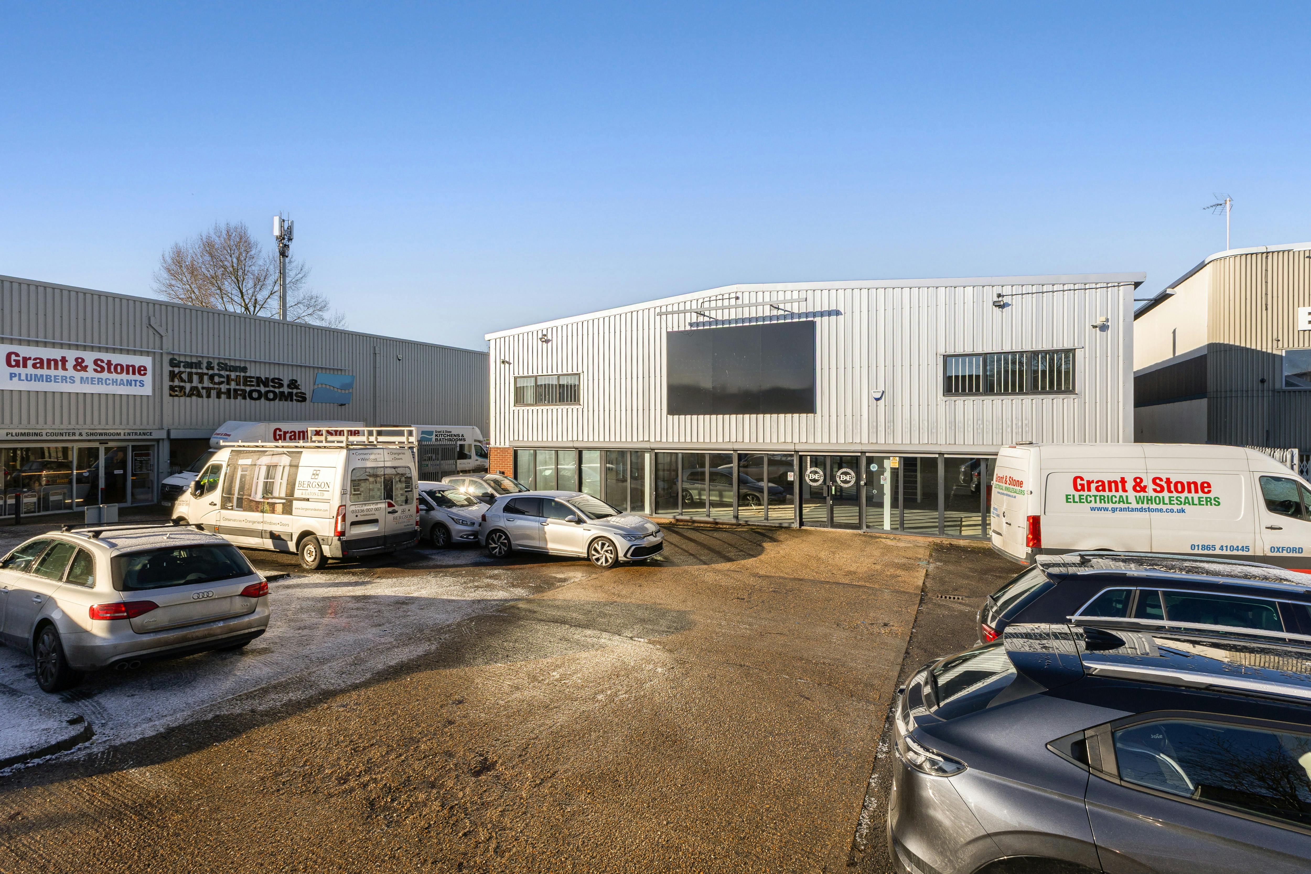 Showroom / Warehouse unit, 4-12 Kempson Close, Aylesbury, Industrial / Retail To Let - 101955_4-12-Kempson-Close-Gatehouse-Way (2).jpg