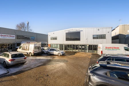 Showroom / Warehouse unit, 4-12 Kempson Close, Aylesbury, E (Commercial / Business / Service) / Industrial / Retail To Let - 101955_4-12-Kempson-Close-Gatehouse-Way (2).jpg