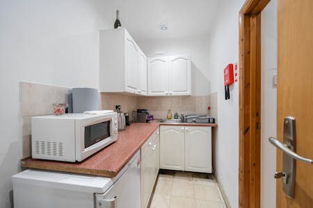 17 Station Road, London, Retail For Sale - 13819819691b4991a0636.jpg