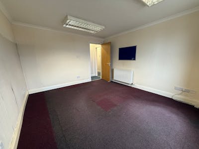 16 Muir Street, Hamilton, Office To Let - 20260323_121528014_iOS.jpg