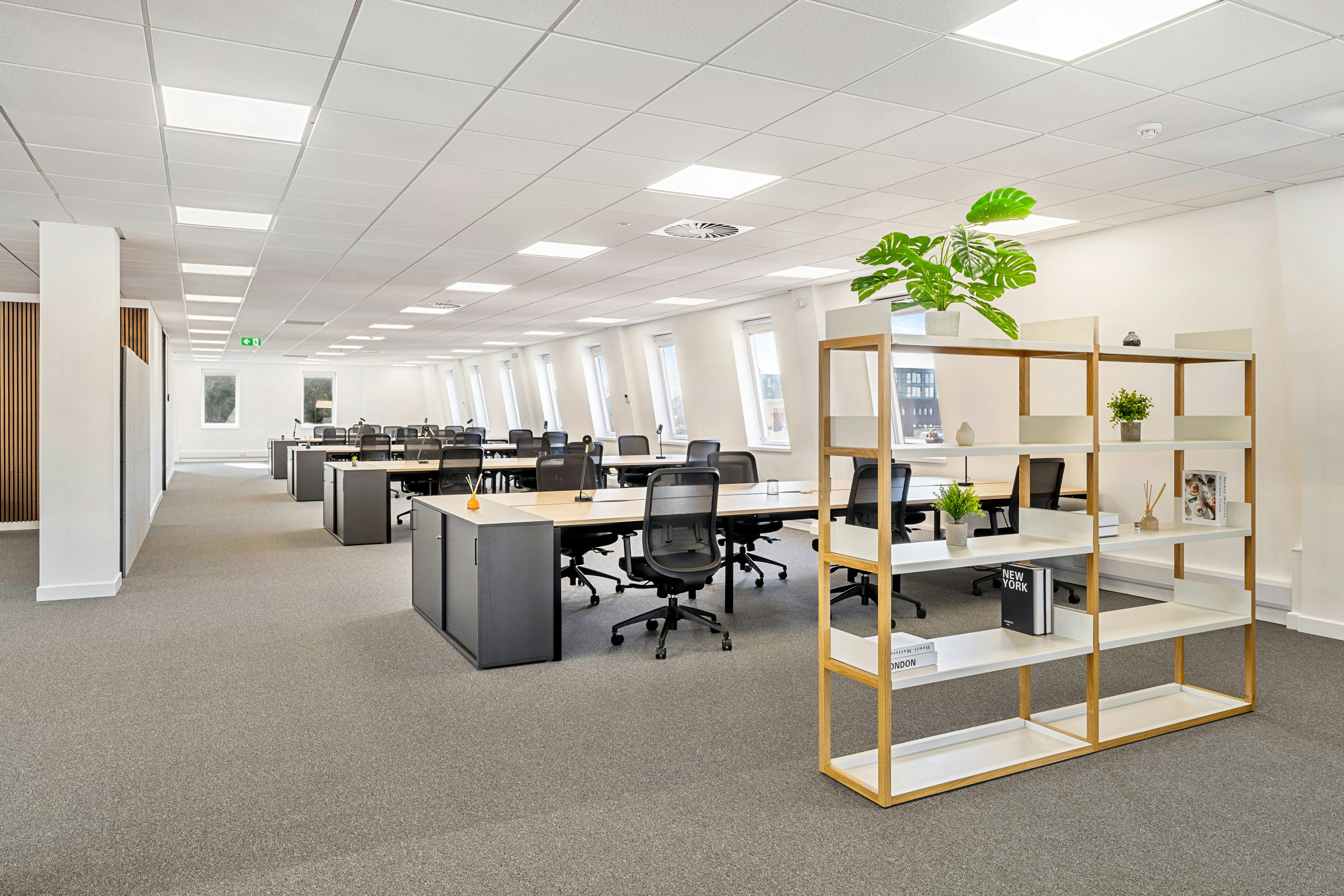 St Georges House, Camberley, Surrey, Offices To Let - DSC05887.jpg