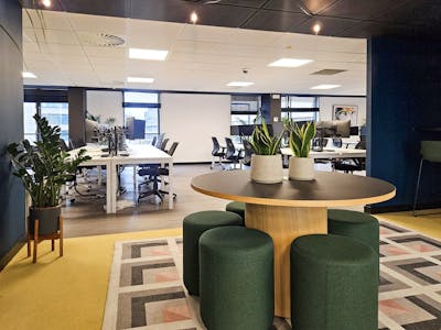 120 Aldersgate Street, Priory Fields House, London, Office To Let - 20241107_093600.jpg