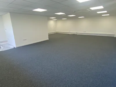 Unit 15 The Bell Centre, Crawley, Industrial / Warehouse To Let - IMG_0156.jpeg