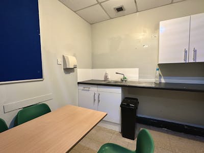 23 Ashton Square, Dunstable, Retail To Let - IMG_4770.JPG