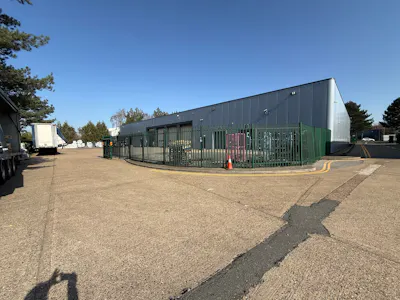 28 to 30 Greenhill Crescent, Watford, Light Industrial / Warehouse To Let - 2.jpg