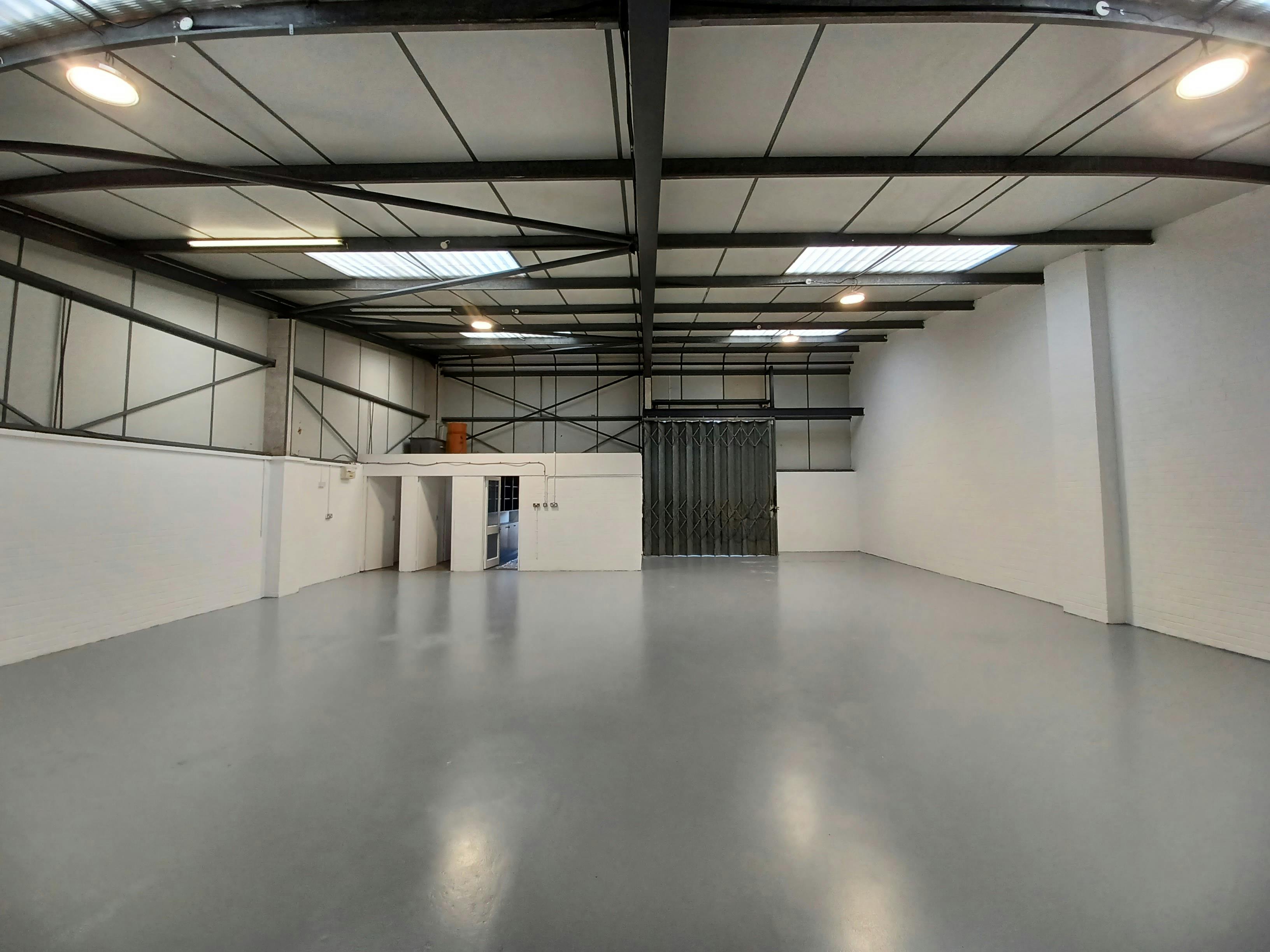 Industrial Unit in Wimborne - photo 3