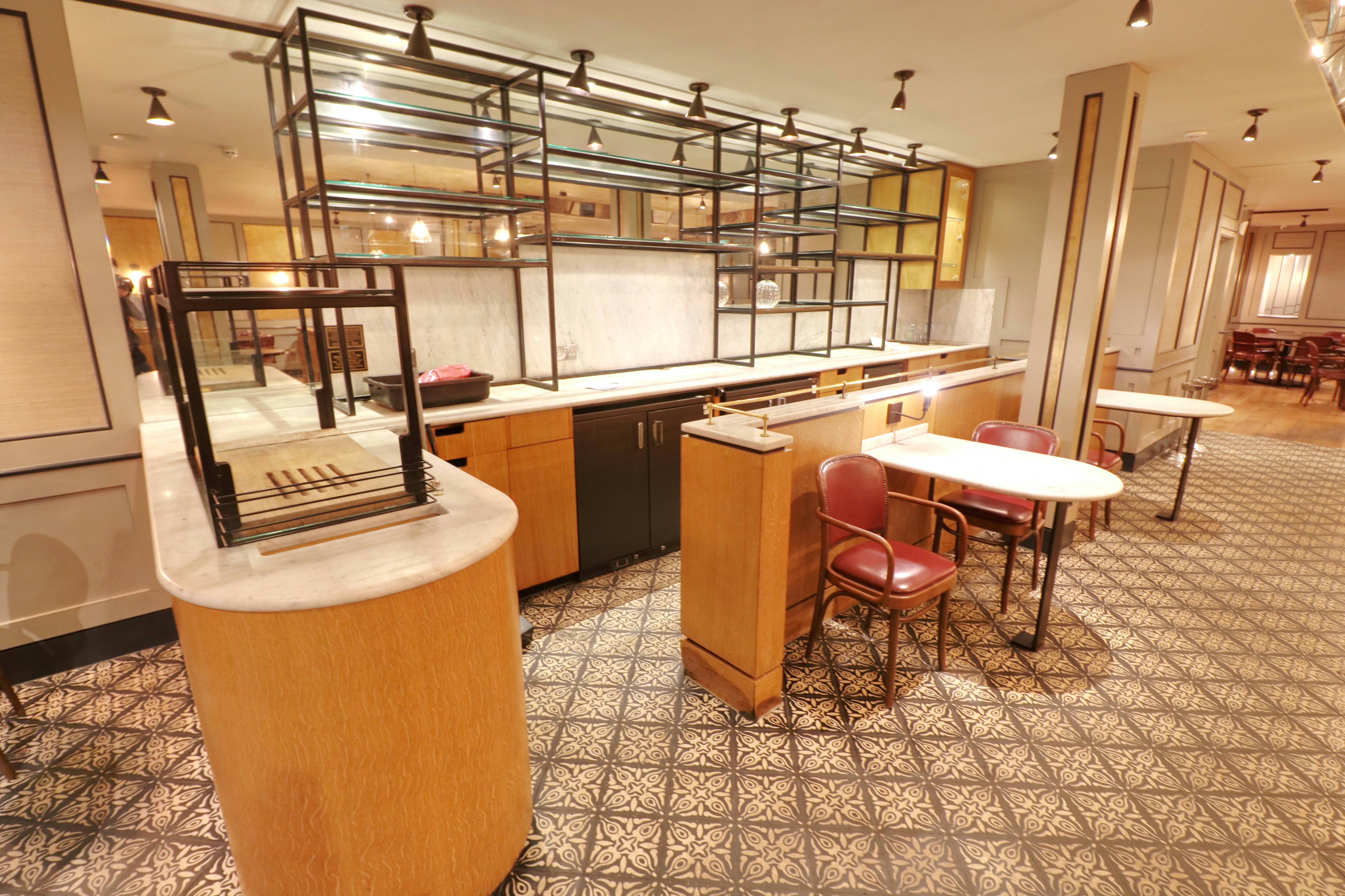 59-61 The Broadway, Haywards Heath, Retail To Let - Interior  Bar.jpg