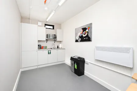Vulcan Works, 107 Lancaster Road, New Barnet, D1 (Non Residential Institutions) / D2 (Assembly and Leisure) / Leisure / Office To Let - p06.JPG
