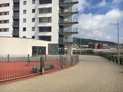 Unit A and B, Swansea, Retail To Let / For Sale - IMG_6928.JPG