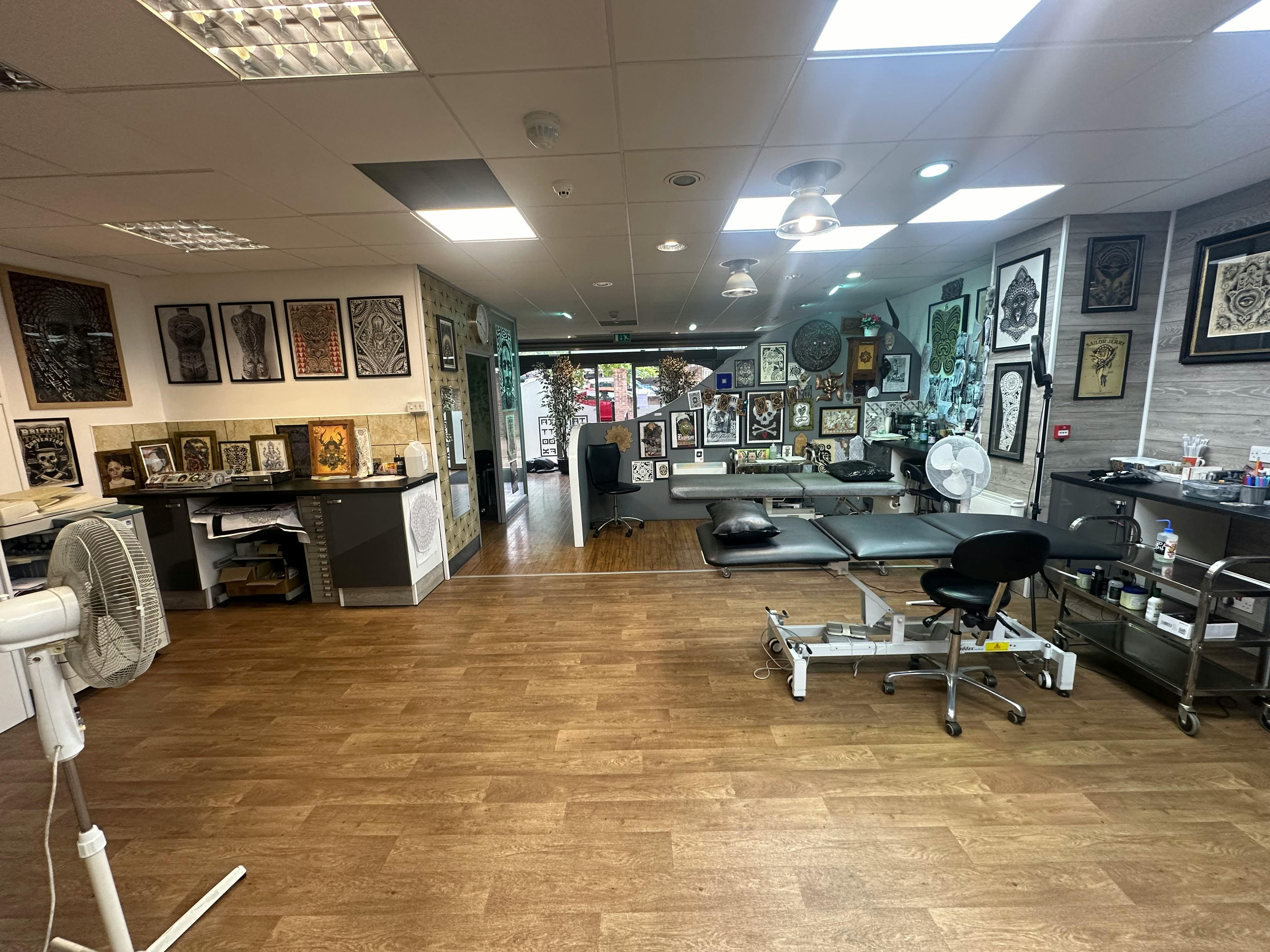 Unit 4, 32 Middle Village, Haywards Heath, Retail To Let - IMG_4289.jpg