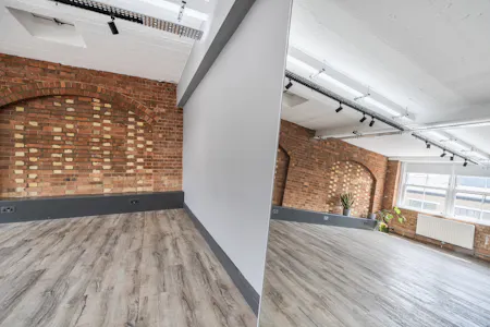 Canonbury Yard Canonbury Business Centre, London, Office To Let - 1483911-23-6a3e6b5135fbc.jpg
