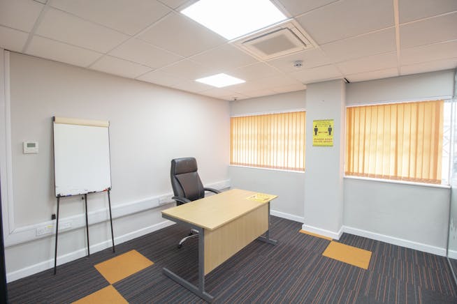 Unit 8 Maple Grove Business Centre, Hounslow, Industrial / Warehouse To Let - 9.jpg