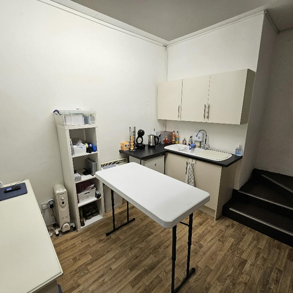 9B Connors Yard, Beeches Road, Crowborough, Office To Let - 20251223_103648_resized.jpg