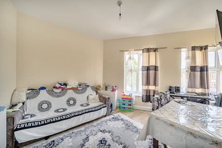 20 North Parade, Edgware, Residential / Retail For Sale - 1312224968558926328edARW.jpg