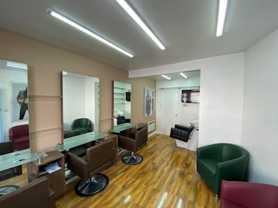 11a Harwoods Road, Watford, Retail To Let - Photo 2