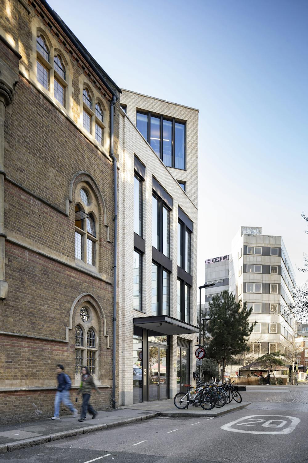 2 Leonard Circus - MC4261-7103-HR.jpg