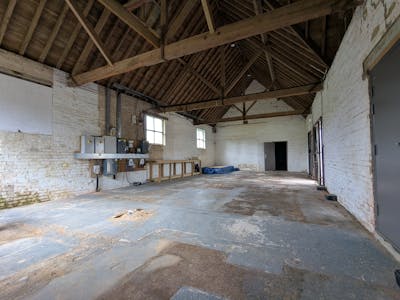 Piccards Farm Barn, Guildford, Industrial / Light Industrial / Office / Open Storage To Let - 1000008575.jpg