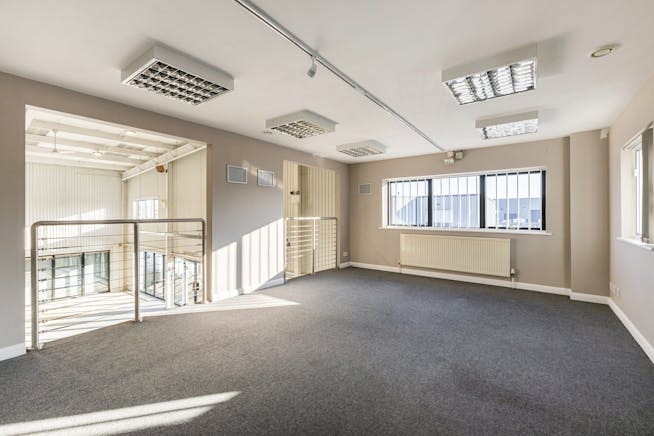 Showroom / Warehouse unit, 4-12 Kempson Close, Aylesbury, Industrial / Retail To Let - 101955_4-12-Kempson-Close-Gatehouse-Way (13).jpg