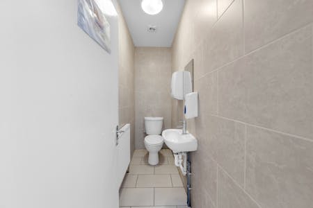 281 Ballards Lane, London, Retail To Let - DSC03434.jpg