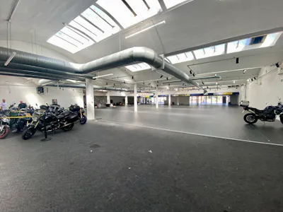 61-63 Gatwick Road, Crawley, Class E Retail / Leisure / Industrial / Industrial / Warehouse To Let / For Sale - IMG_0956.jpeg