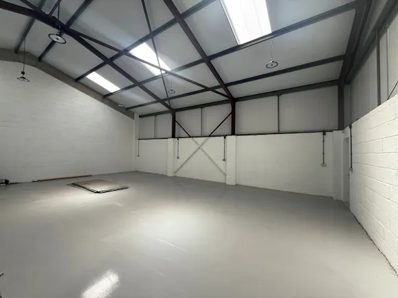 Unit 21 Pioneer Road, Faringdon, Industrial To Let - 1.jpg