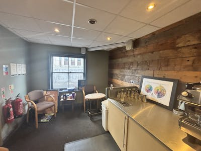 38 Market Street, Eastleigh, Cafe (A1) / Investment For Sale - IMG_7762.JPEG