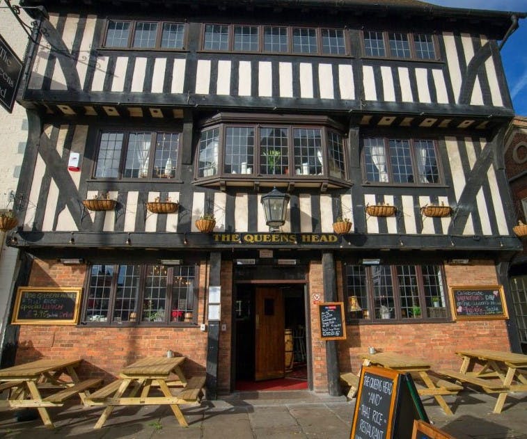 8 Market Place, Newark, Bar / Pub / Restaurant To Let / For Sale - Frontage 4.jpg