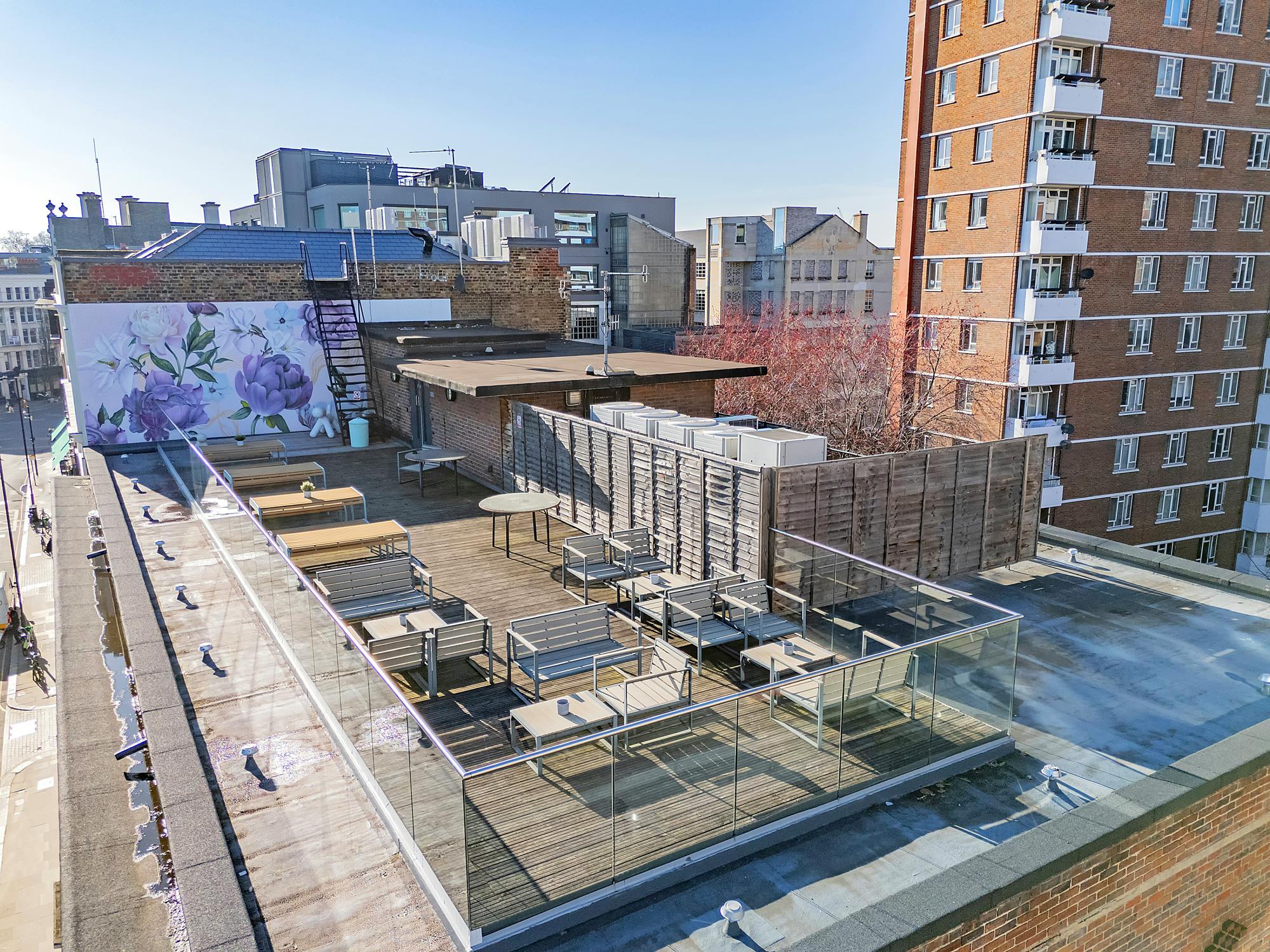 Retail/Shop in London - photo 4