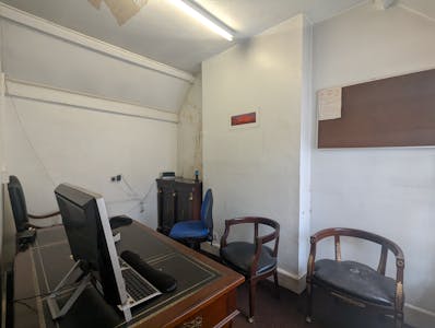 108 High Street, Rickmansworth, Retail To Let - PXL_20260515_092355565.jpg