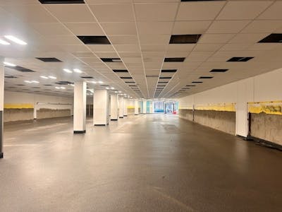 34 High Street, Newport, Retail To Let - 4.jpg