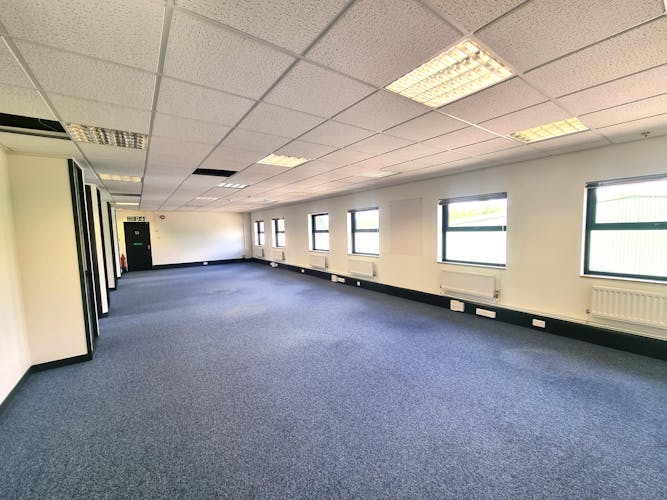 Bentley House, Horsham, E (commercial/business and service) / Office To Let - 20230901_121812.jpg