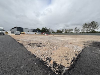 Dallow Road, Laporte Retail Park, Luton, Industrial/Logistics / Open Storage To Let - IMG_2616.JPG
